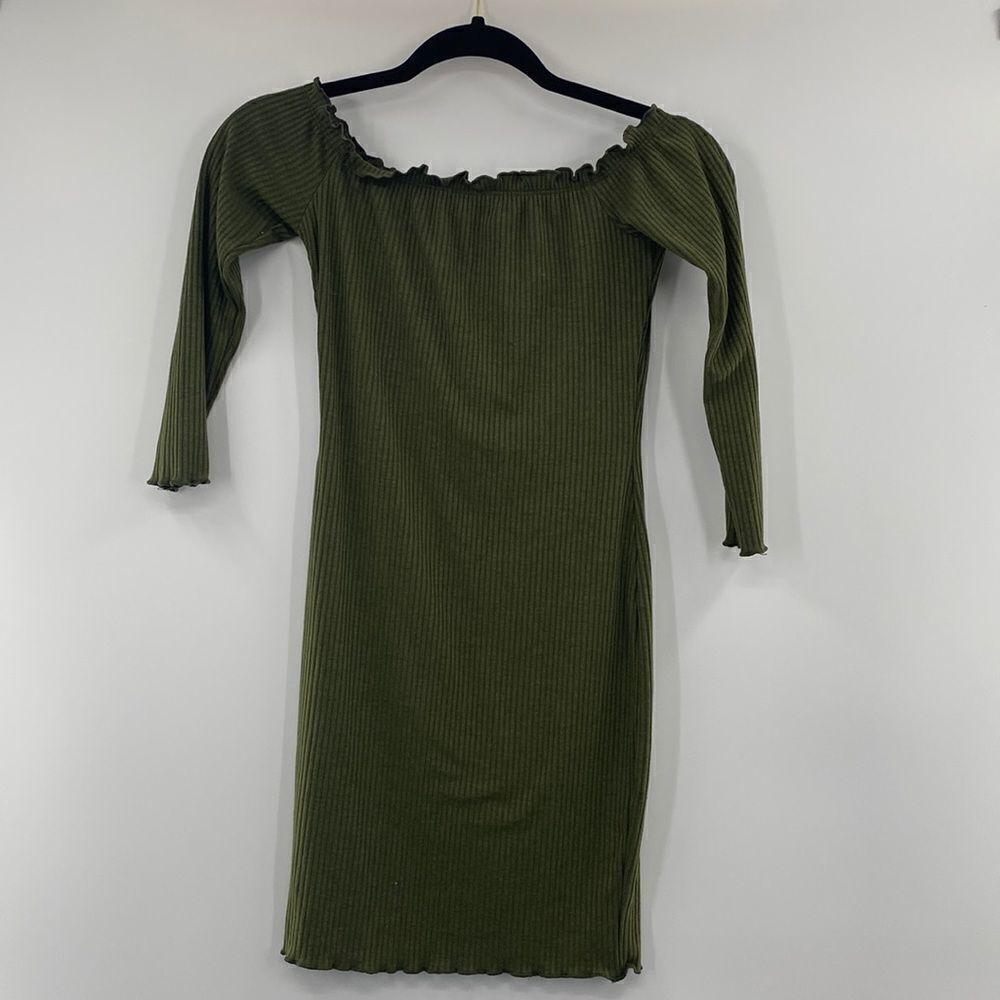 3For$20 Iris Off Shoulder Green Ribbed Dress Size Small